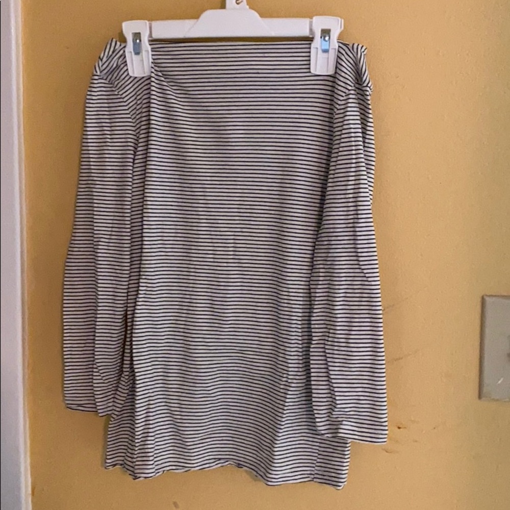 black& white long sleeve tshirt.